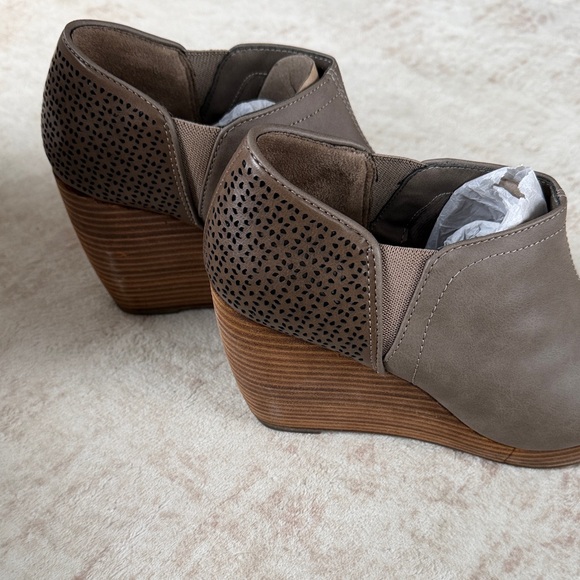 Dr. Scholl's Taupe Mules with Wedge Heel - Picture 6 of 9